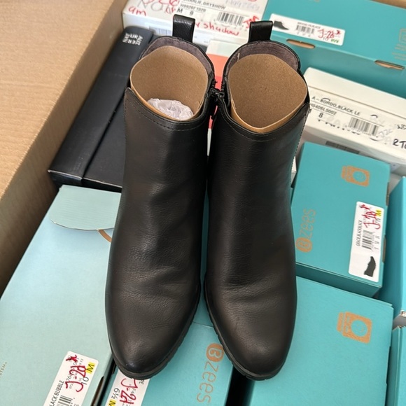 LifeStride Women's Mesa Chelsea Bootie - Picture 4 of 7